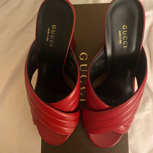 Beautiful Womens Gucci Shoe Too Small For me - Picture 4 of 5